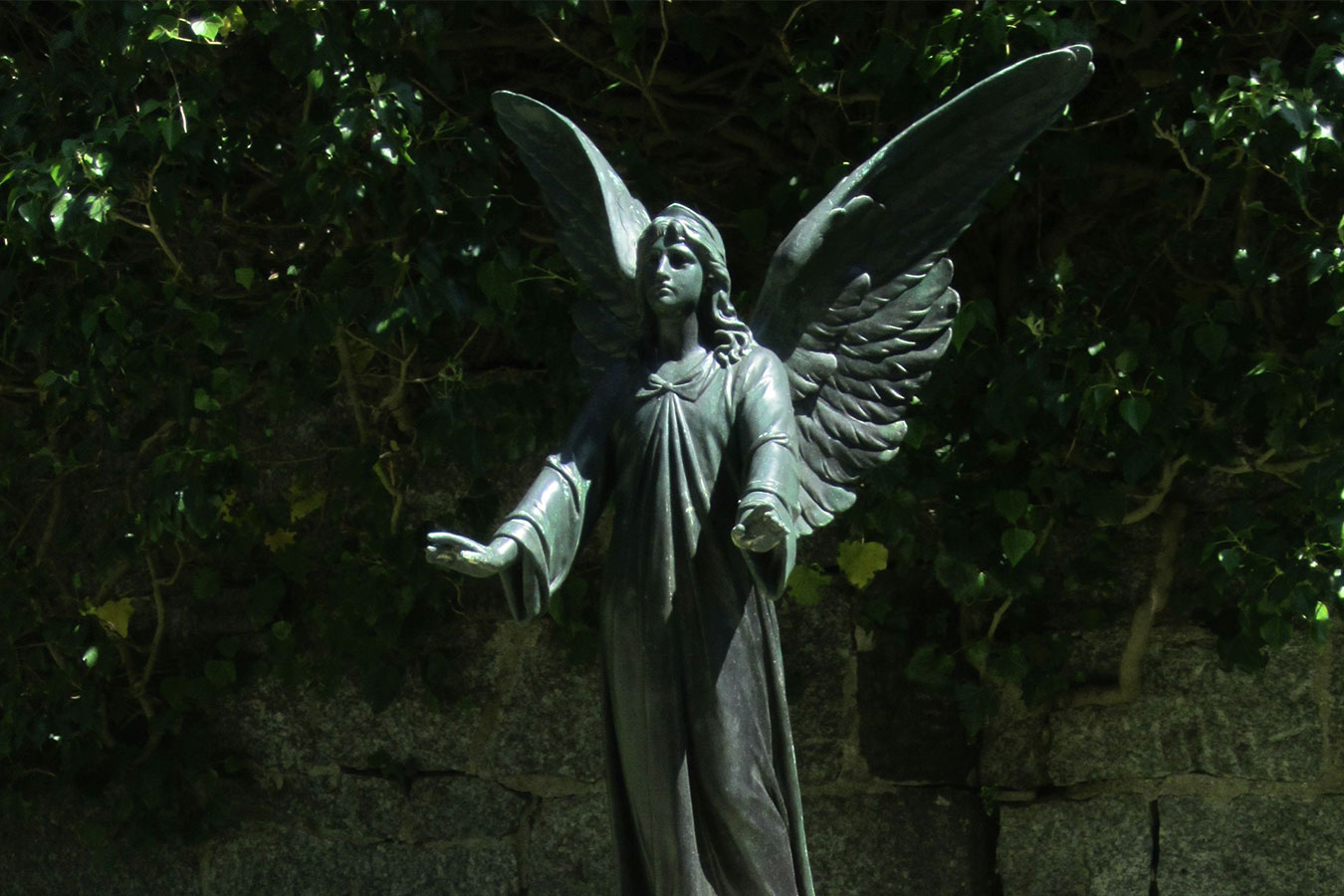 Engel-Statue auf Friedhof